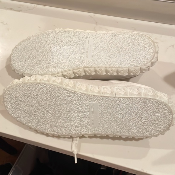 Stuart Weitzman Fringie Cover Story white silk satin sneaker sz 9.5 - Picture 5 of 10